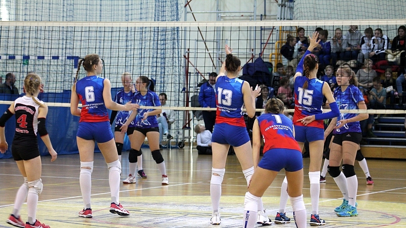 В Калининграде проходит Первенство России по волейболу среди девушек (полуфинал)
