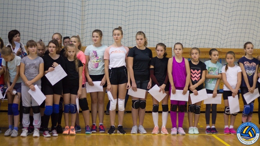 В ДС «Янтарном» прошел отбор девочек на волейбол